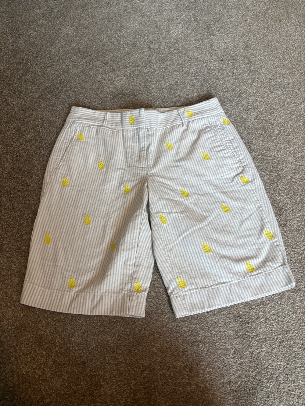 J. Crew White and Gray and Yellow Pineapple Embroidered Shorts Women’s size 0
